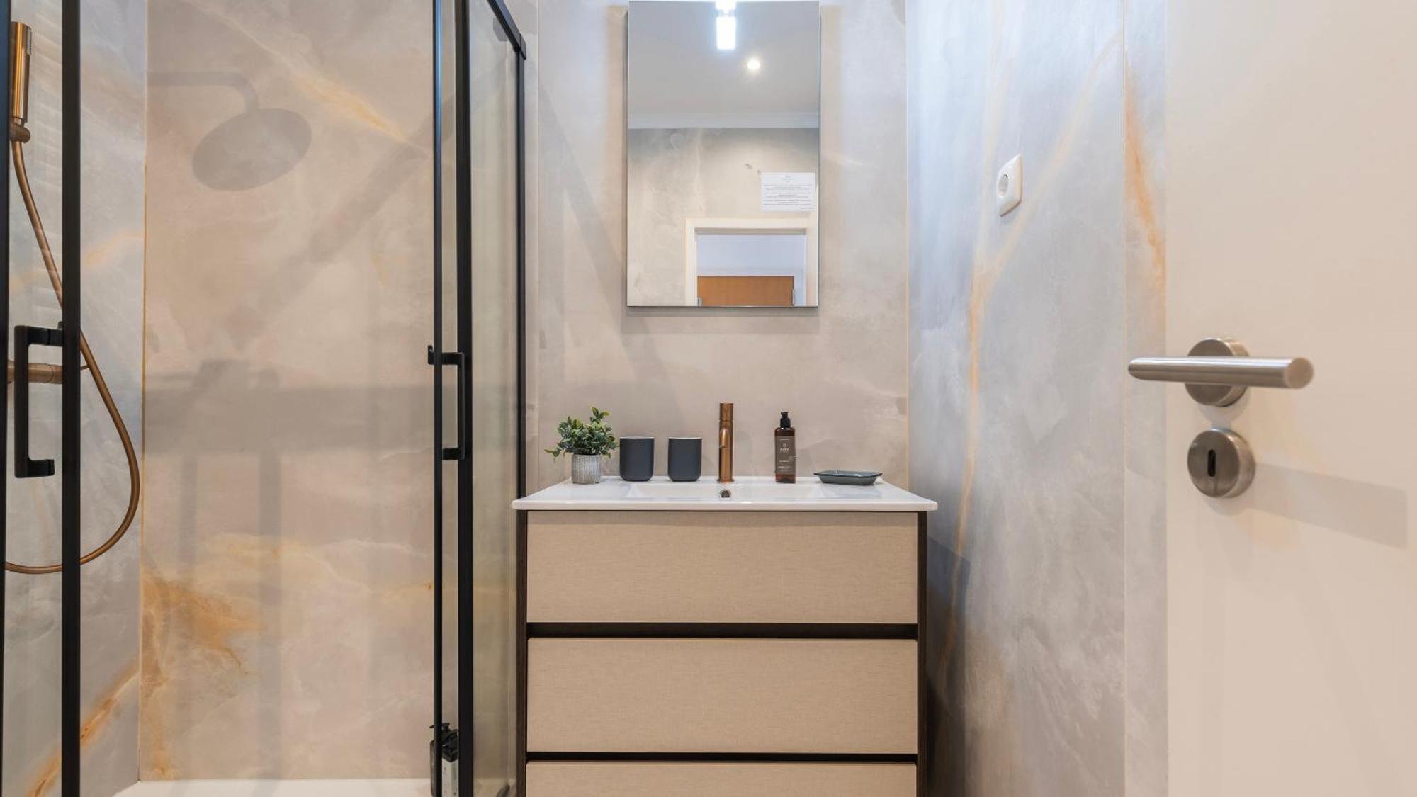 Sunny Design Apt In Praca Das Flores By Lovelystay Lisbona Esterno foto